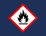 Varning för brandfarliga ämnen, som bensin. Symbolen visar en flamma över en linje, vilket indikerar låg flampunkt.