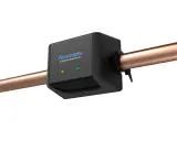 Streamlabs smartwater monitor fäst på ett kopparrör. En smart lösning för smartwater sverige.