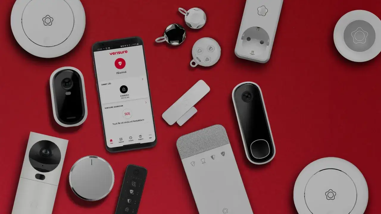 Verisure-produkter, inklusive en mobil med appen, kameror och larmkomponenter, arrangerade p&aring; en r&ouml;d bakgrund. T&auml;nk dig att styra ditt smarta hem med Verisure och Google Home.